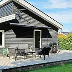 6 Person In Bjert Vakantiehuis *