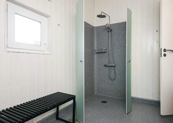 6 Person In Bjert Binderup Strand