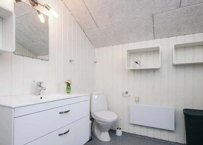 6 Person In Bjert * Binderup Strand