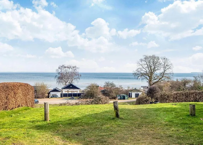 6 Person In Bjert Casa de Férias Binderup Strand