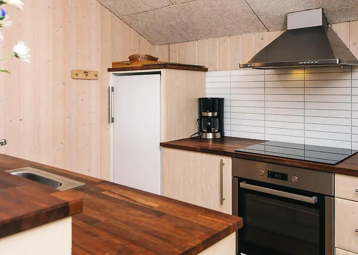 6 Person In Bjert Binderup Strand